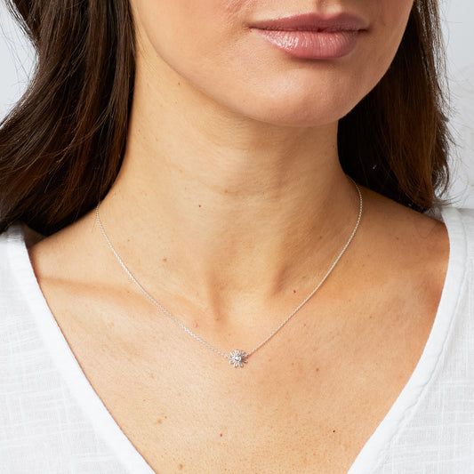 Laura Ashley Thorncliff Daisy Necklace N4663C