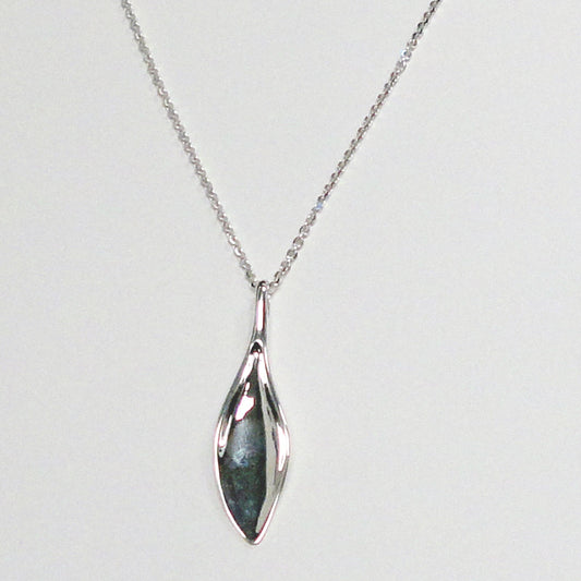 SIL CONCAVE SCIMITAR PENDANT & 46CM CHAIN