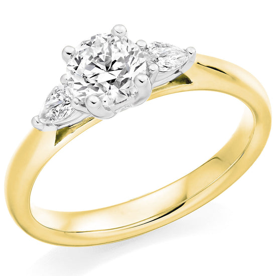 18Y 1xBRIL 2 PEAR CUT DIA 0.90CT TRILOGY RING